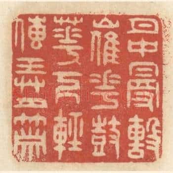 月中漫击催花鼓，花下轻传弄月箫